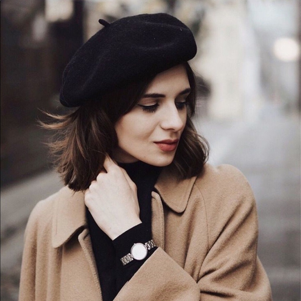 French girl chic - BLACK BERET - Emily in Paris